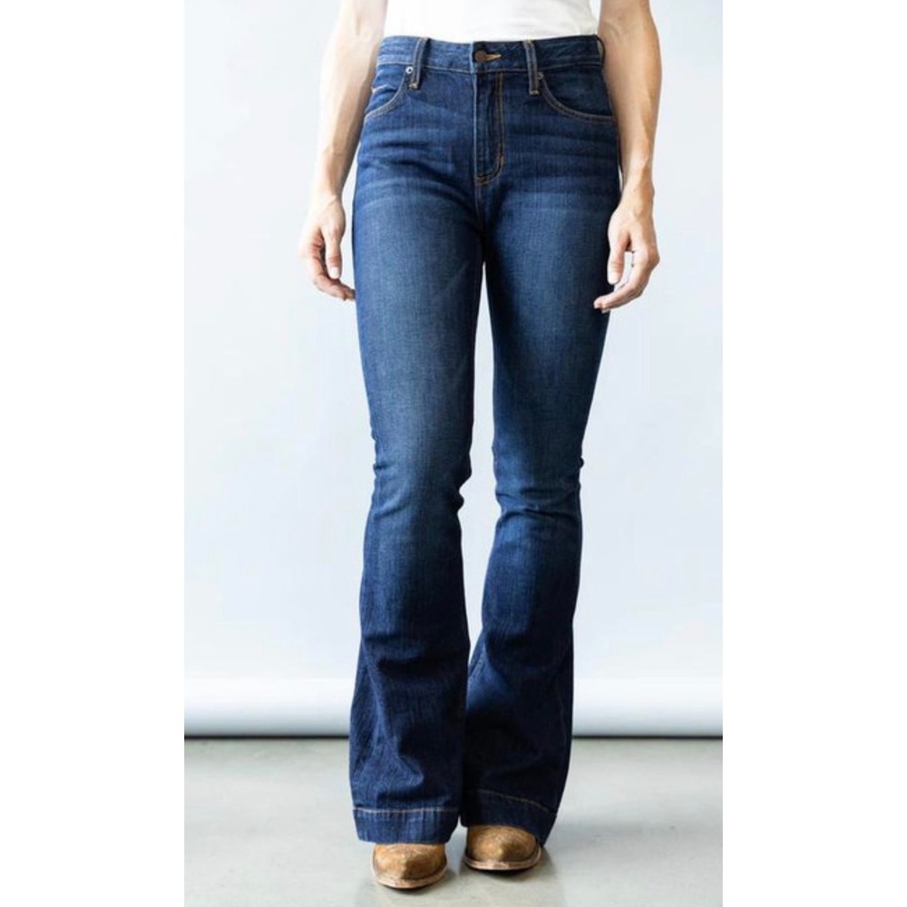 Kimes Ranch Jennifer Mid Wash Ultra High Rise Wide Flare Jeans Womens Size 2/30